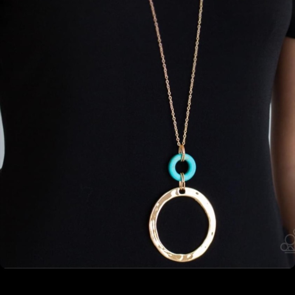 Get ready for the summer time with this lightweight Gold & Turquoise necklace.